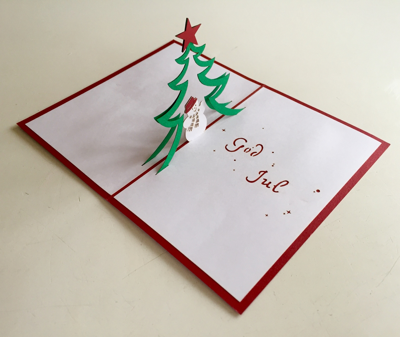 Julgran med snögubbe